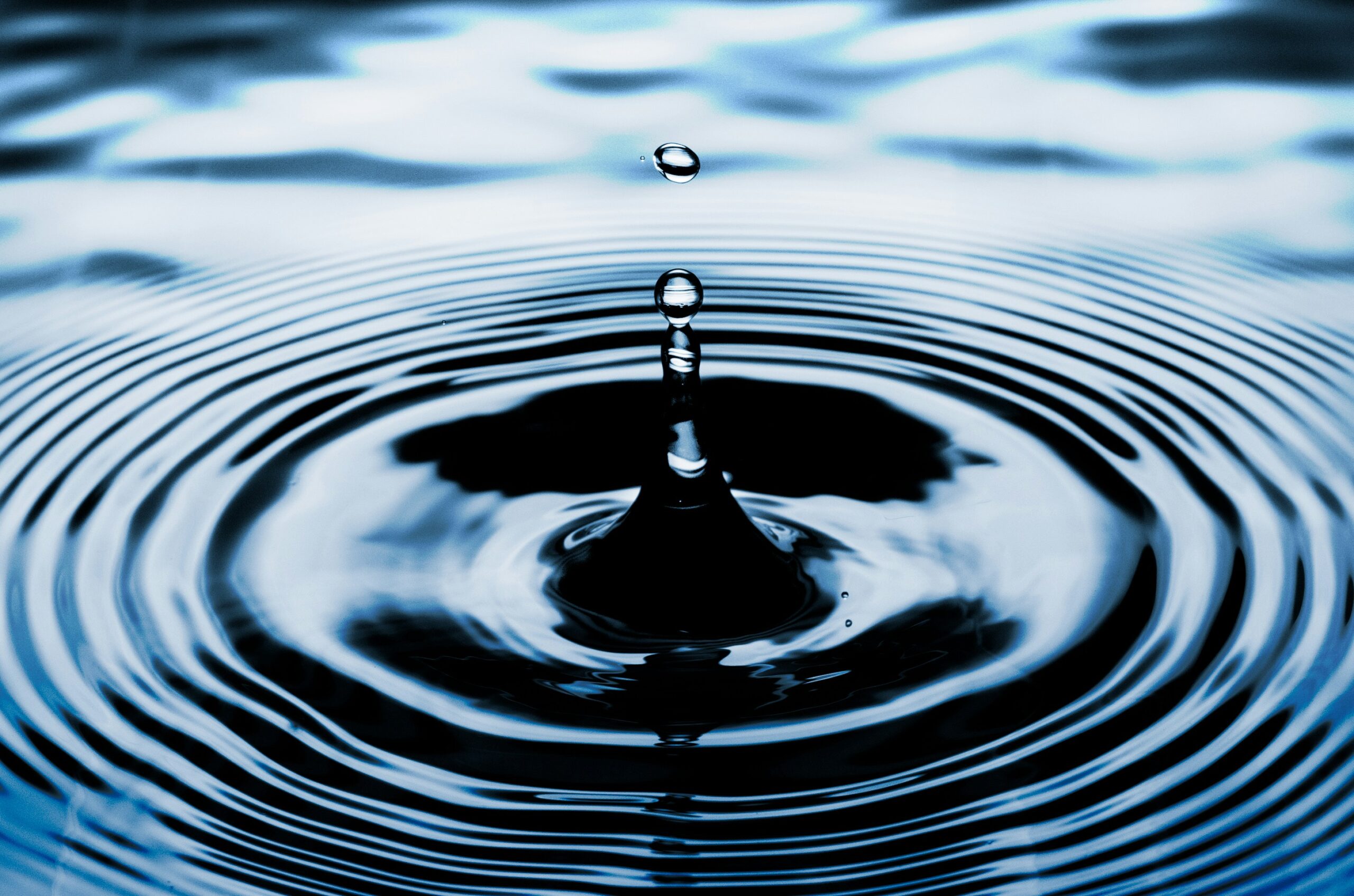 ripple effect in calm water representing the lasting positive impact of active long distance parenting on children